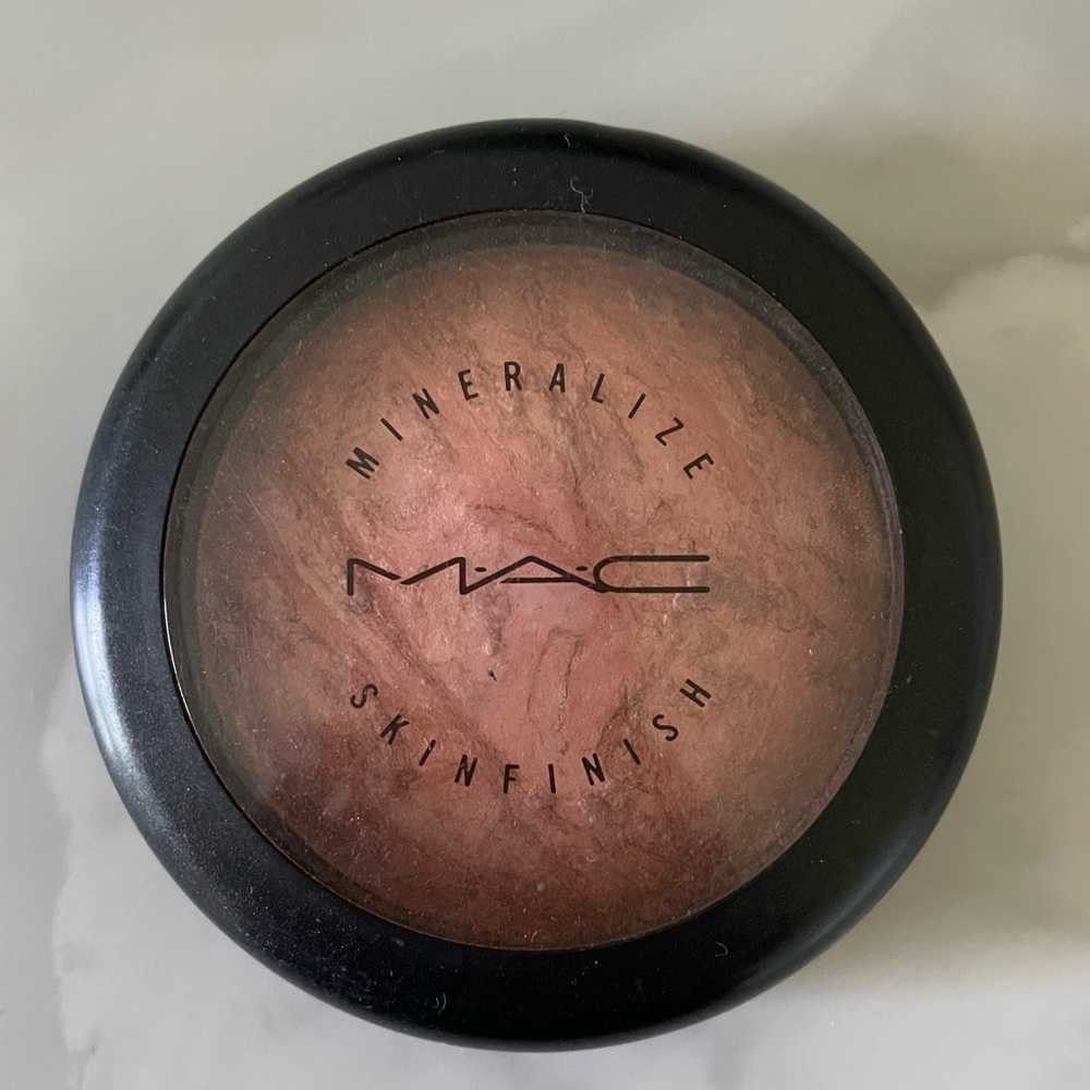 MAC mineralize skin finish highlighter